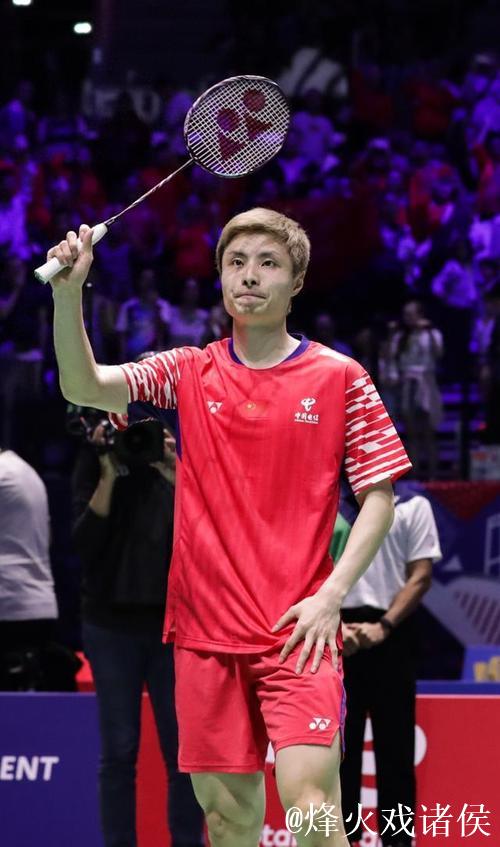 世界羽联总决赛 石宇奇惜败小波波夫，摘男单亚军
